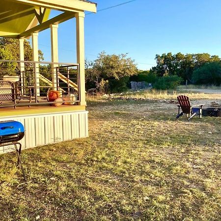 Fischer Cozy Tiny Home In The Hills מראה חיצוני תמונה