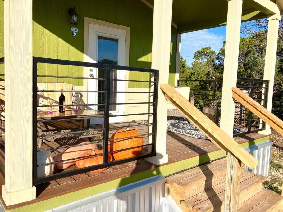 Fischer Cozy Tiny Home In The Hills מראה חיצוני תמונה