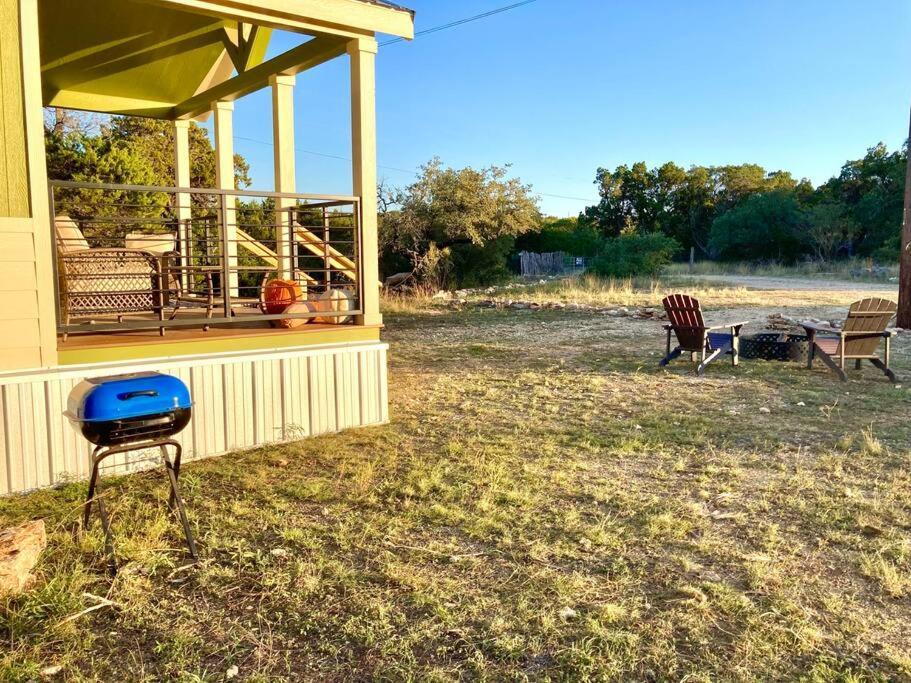 Fischer Cozy Tiny Home In The Hills מראה חיצוני תמונה